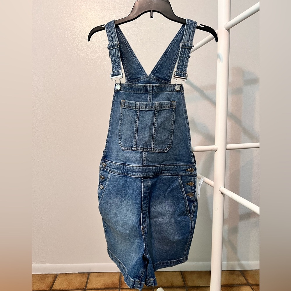 GAP summer 2025 style! Denim light wash Blue Women's Overalls shorts